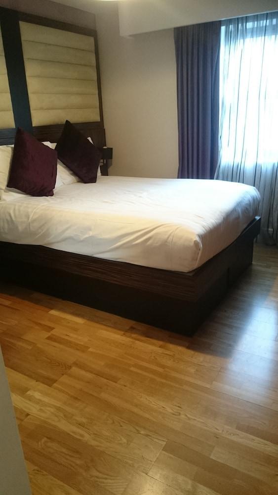 Maitrise Suites Apartment Hotel Ealing - Лондон Экстерьер фото